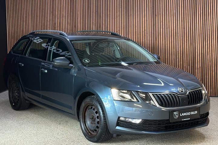 Grå Skoda Octavia fra 2018