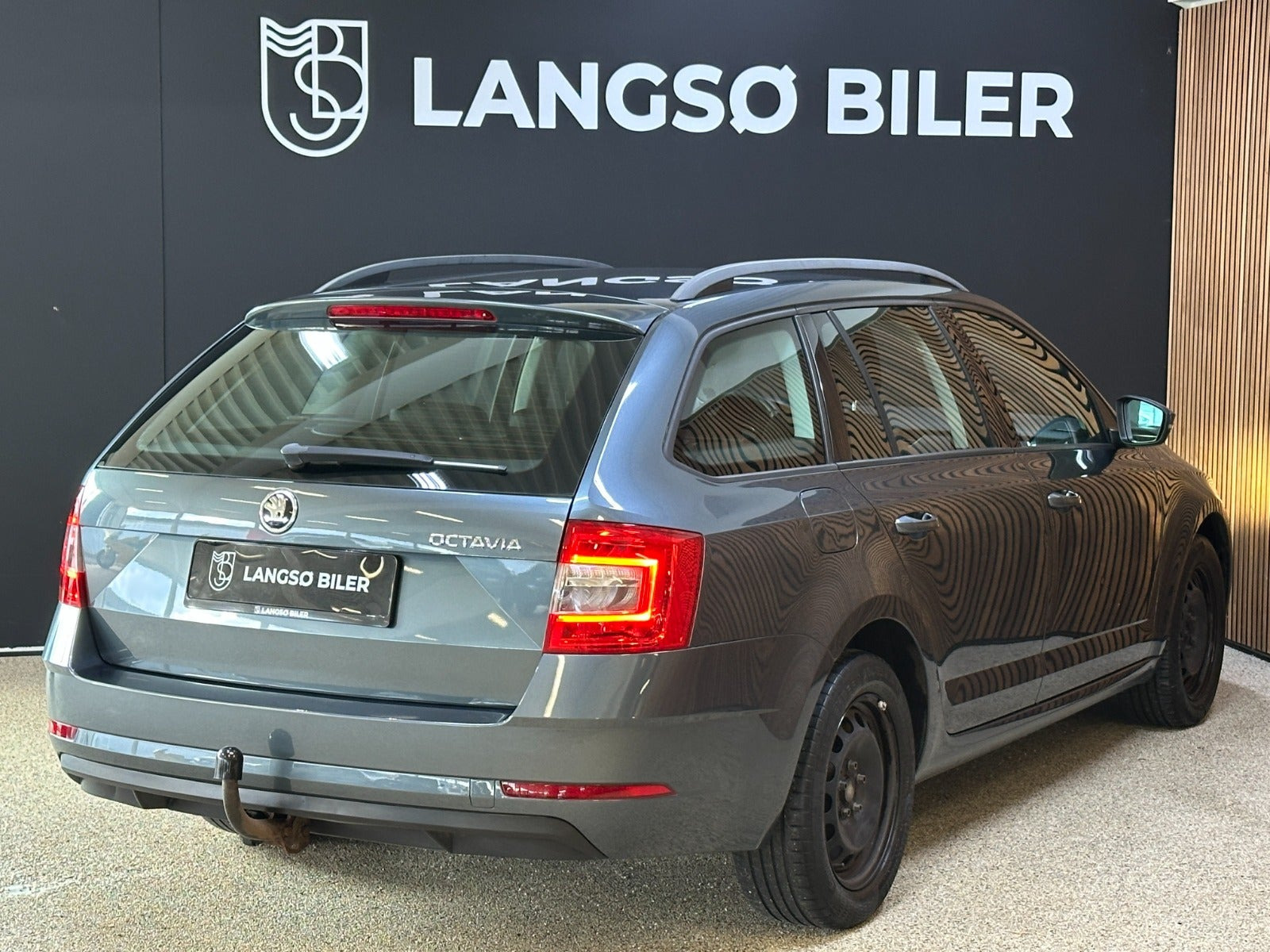 Grå Skoda Octavia fra 2018