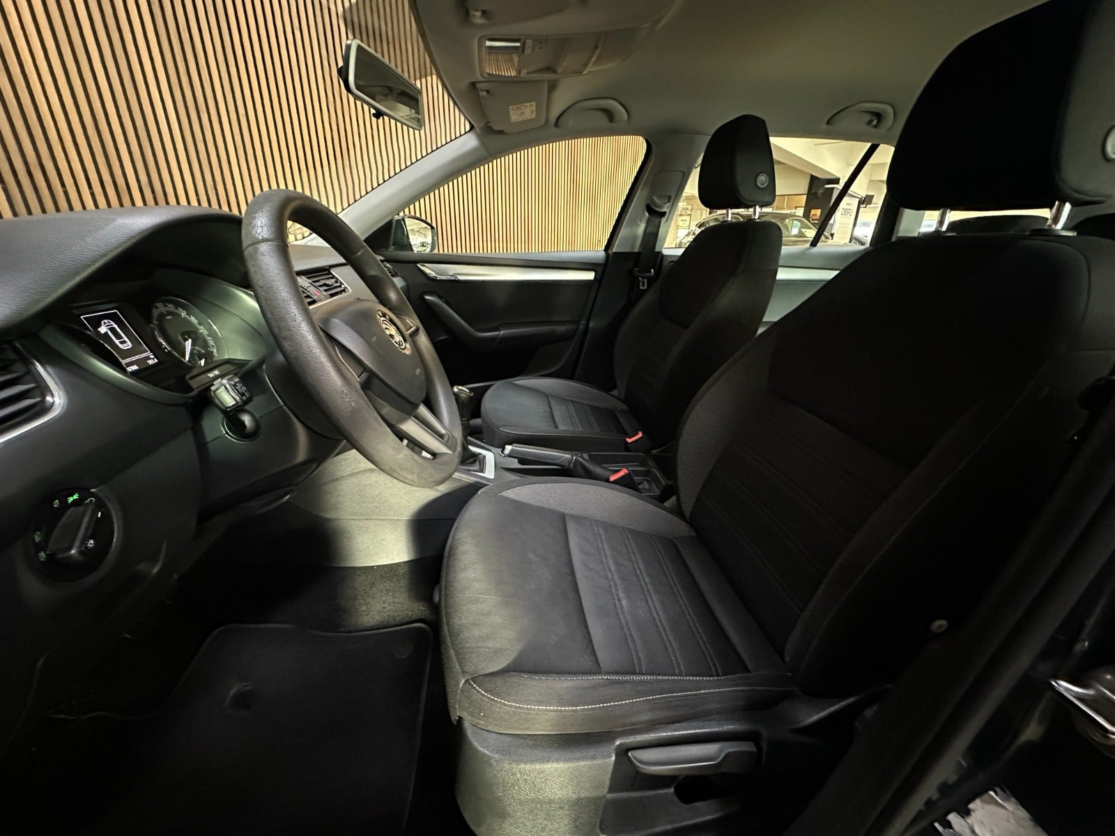 Grå Skoda Octavia fra 2018