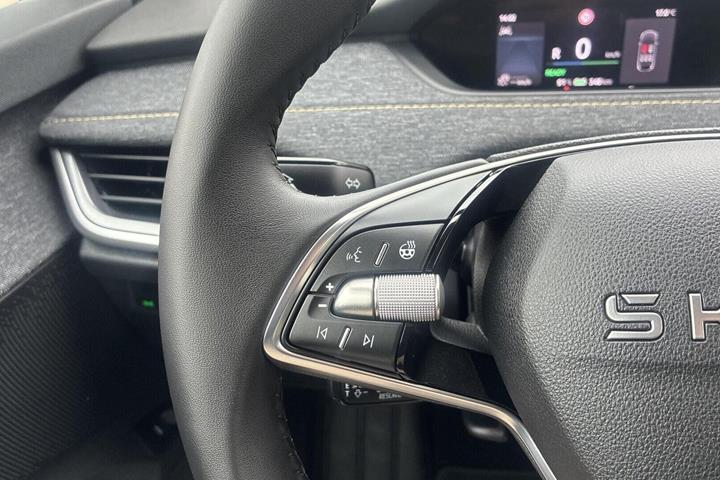 Grå Skoda Elroq fra 2026