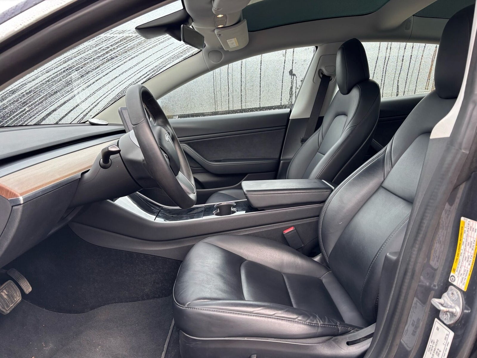 Grå Tesla Model 3 fra 2020