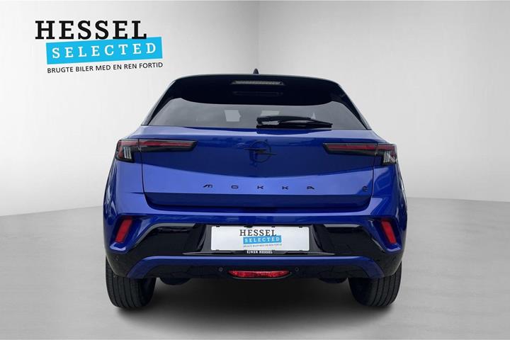 Blå Opel Mokka-e fra 2025