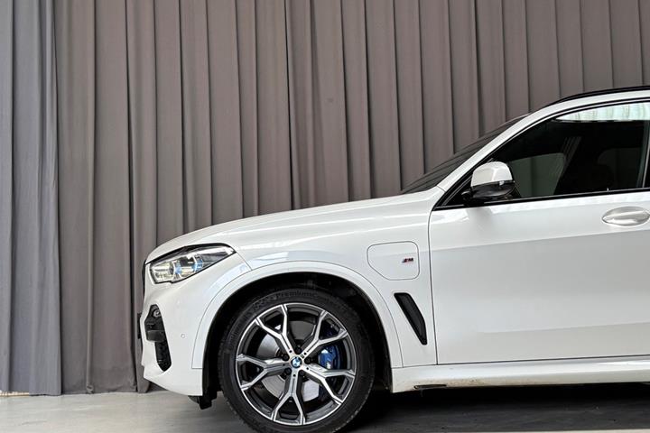 Hvid BMW X5 fra 2020