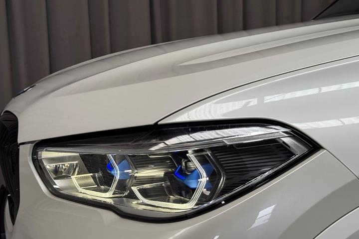Hvid BMW X5 fra 2020
