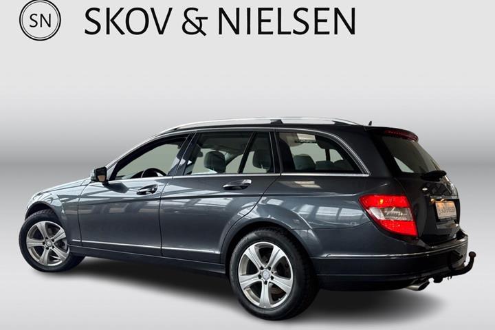 Grå Mercedes C220 fra 2009
