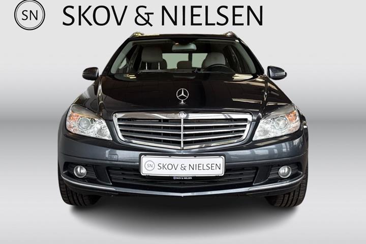 Grå Mercedes C220 fra 2009