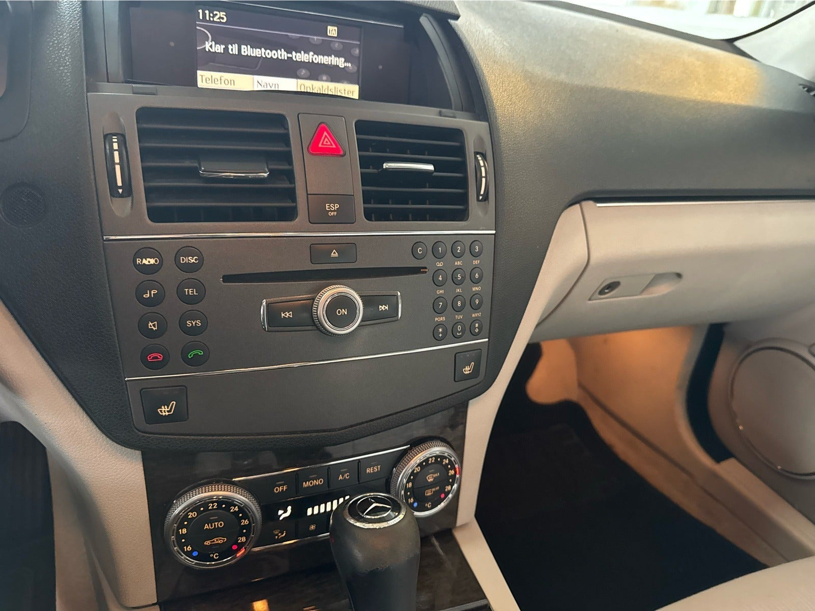 Grå Mercedes C220 fra 2009