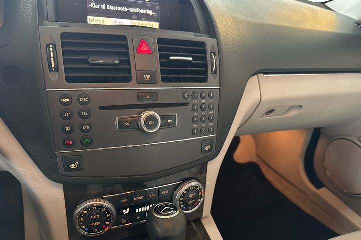 Grå Mercedes C220 fra 2009