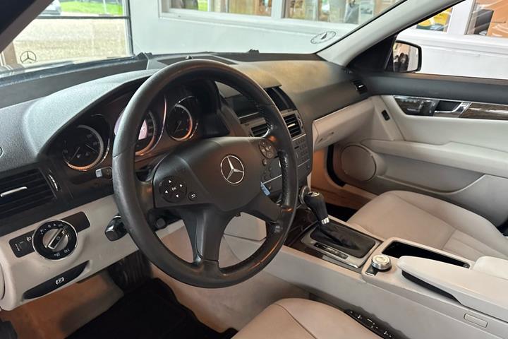 Grå Mercedes C220 fra 2009