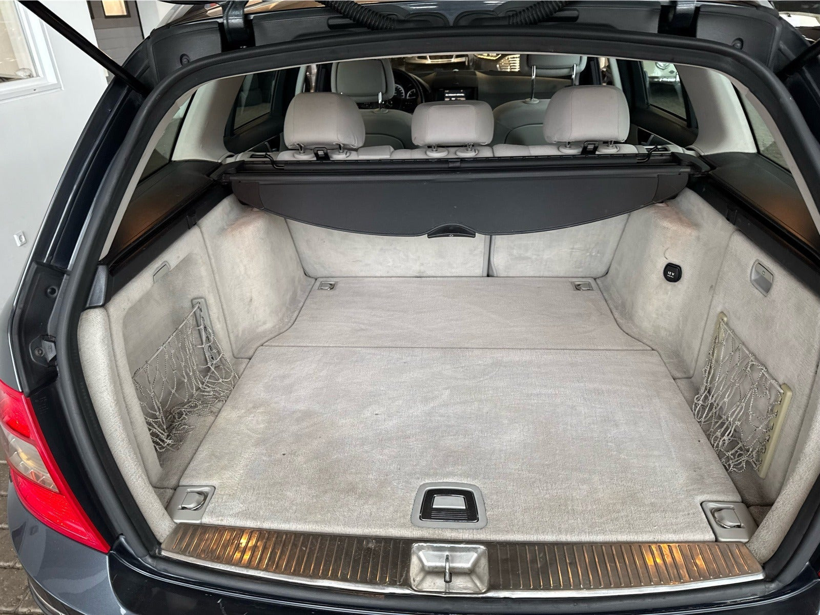 Grå Mercedes C220 fra 2009