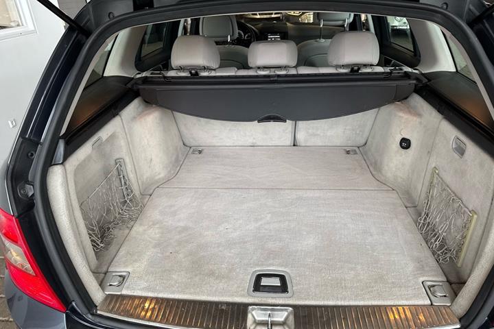 Grå Mercedes C220 fra 2009