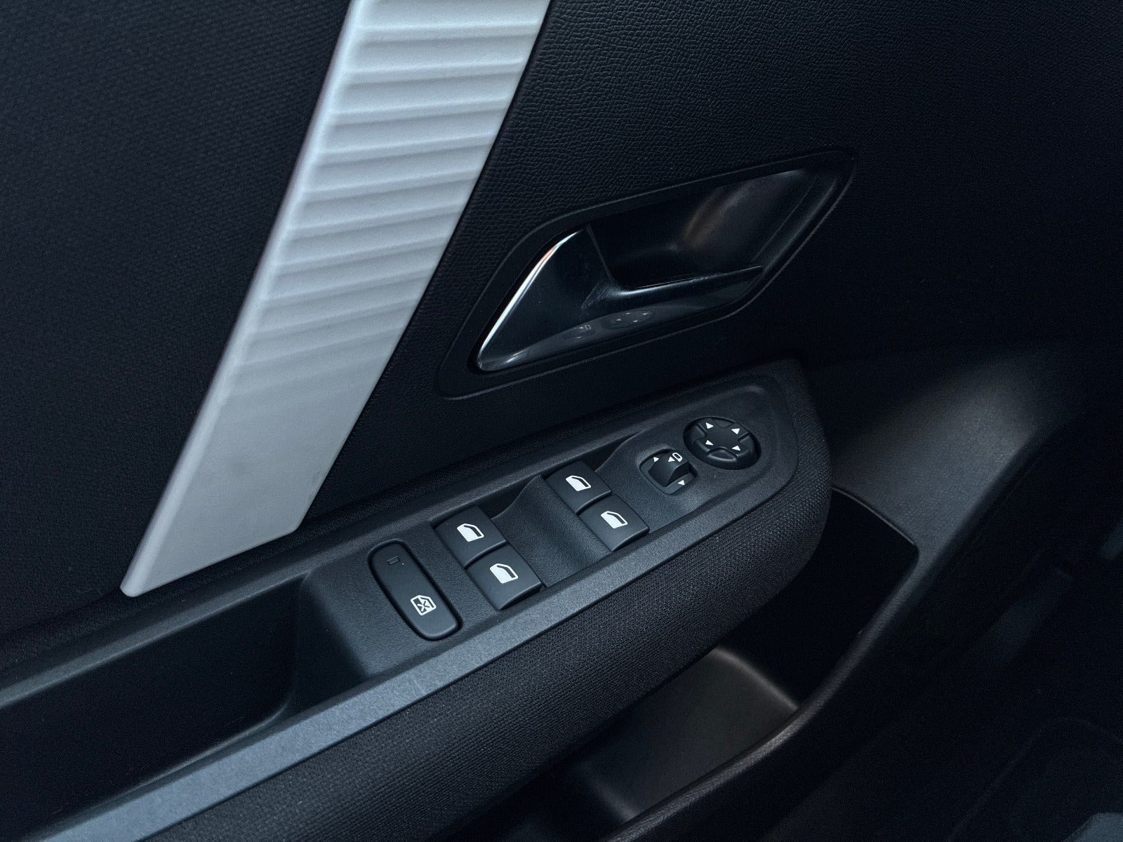 Grå Citroën ë-C4 X fra 2025