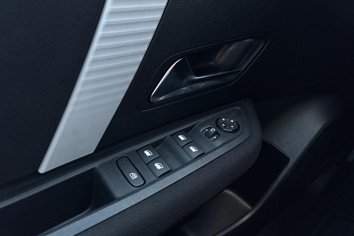 Grå Citroën ë-C4 X fra 2025
