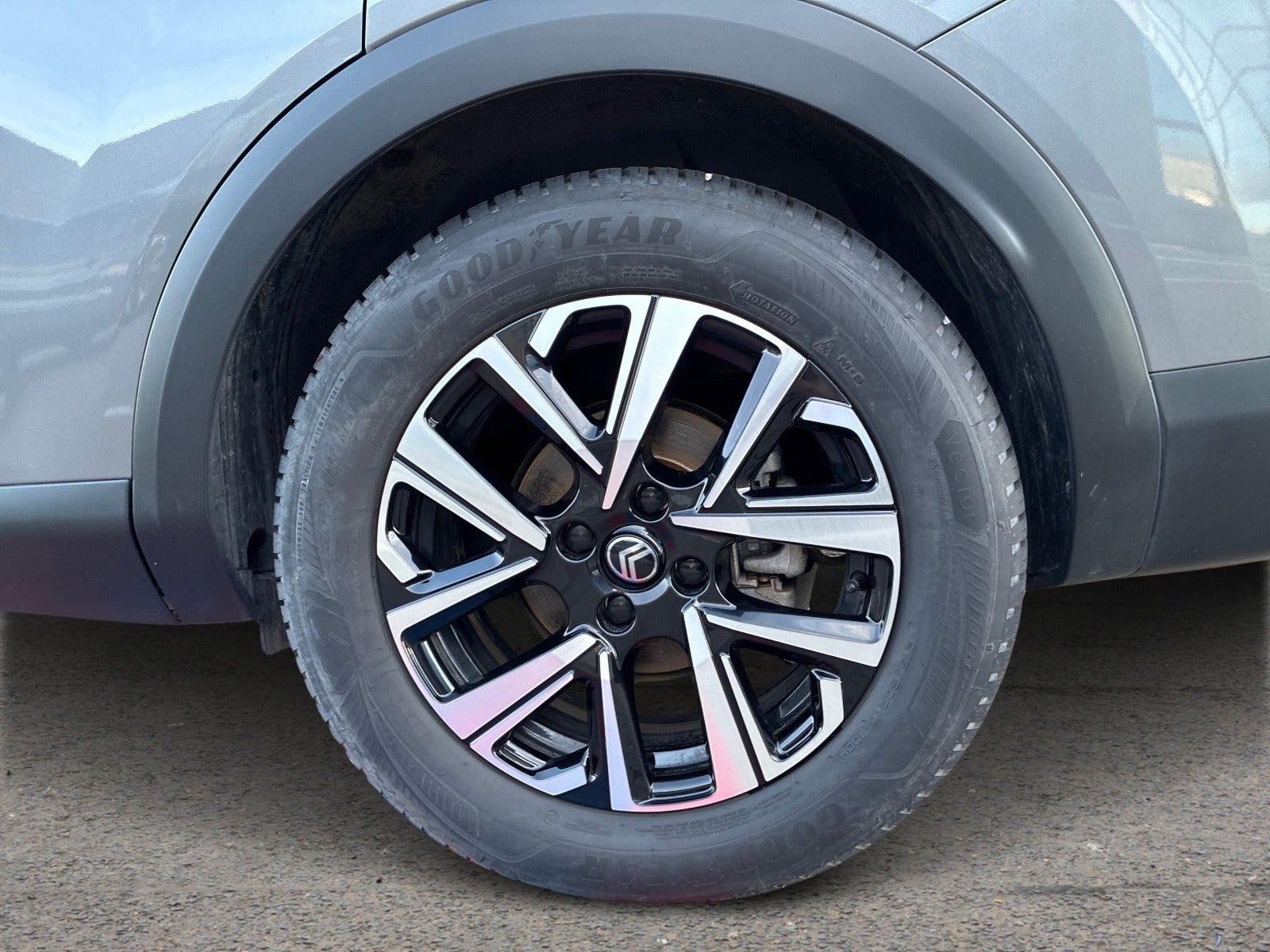 Grå Citroën ë-C4 X fra 2025