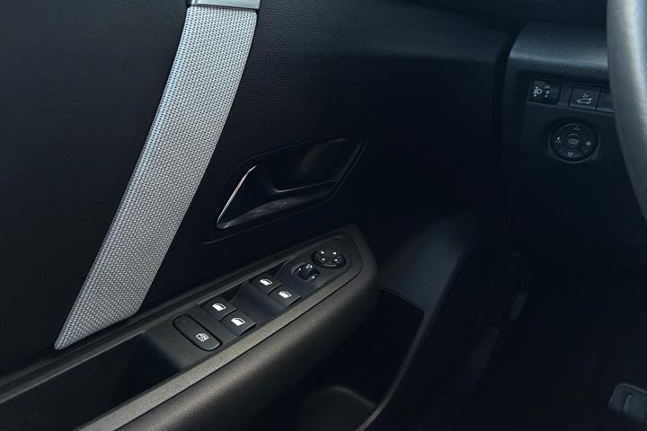 Grøn Citroën ë-C4 X fra 2024