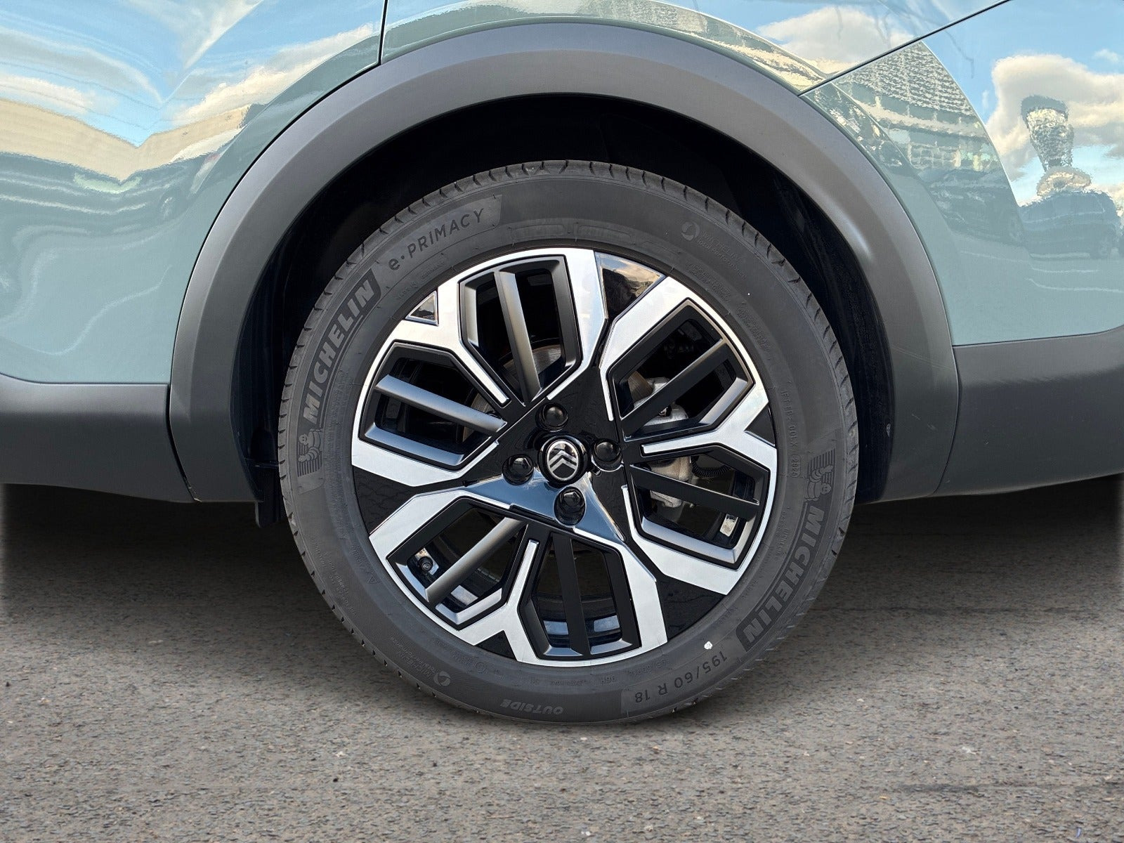 Grøn Citroën ë-C4 X fra 2024