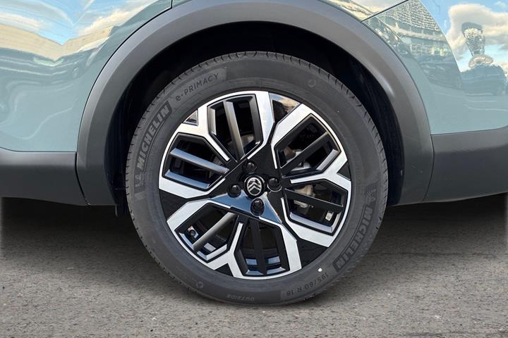 Grøn Citroën ë-C4 X fra 2024