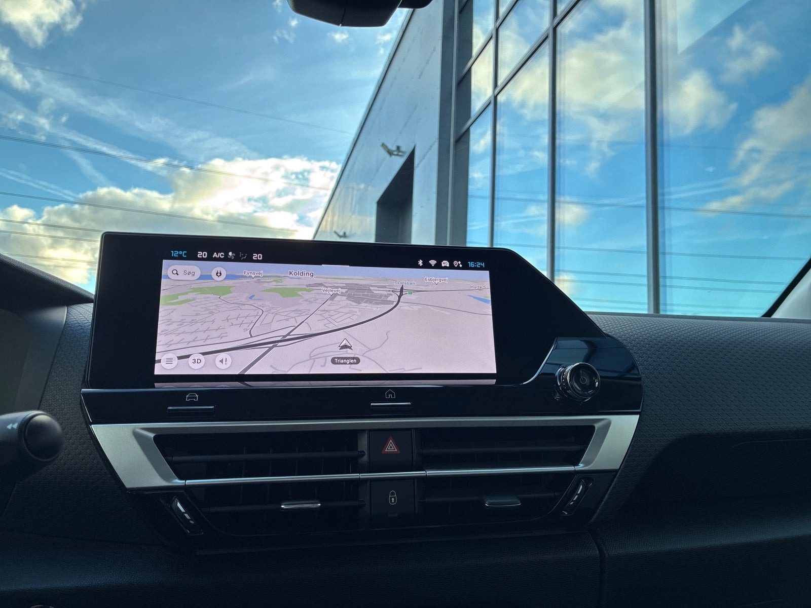 Grøn Citroën ë-C4 X fra 2024