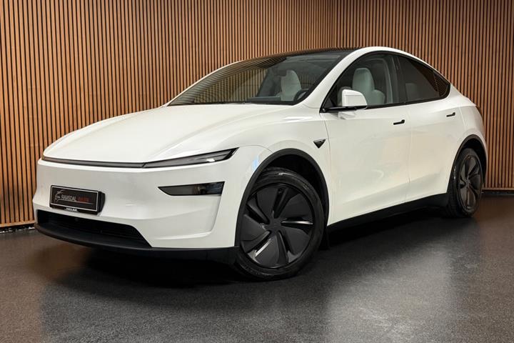 Hvid Tesla Model Y fra 2025