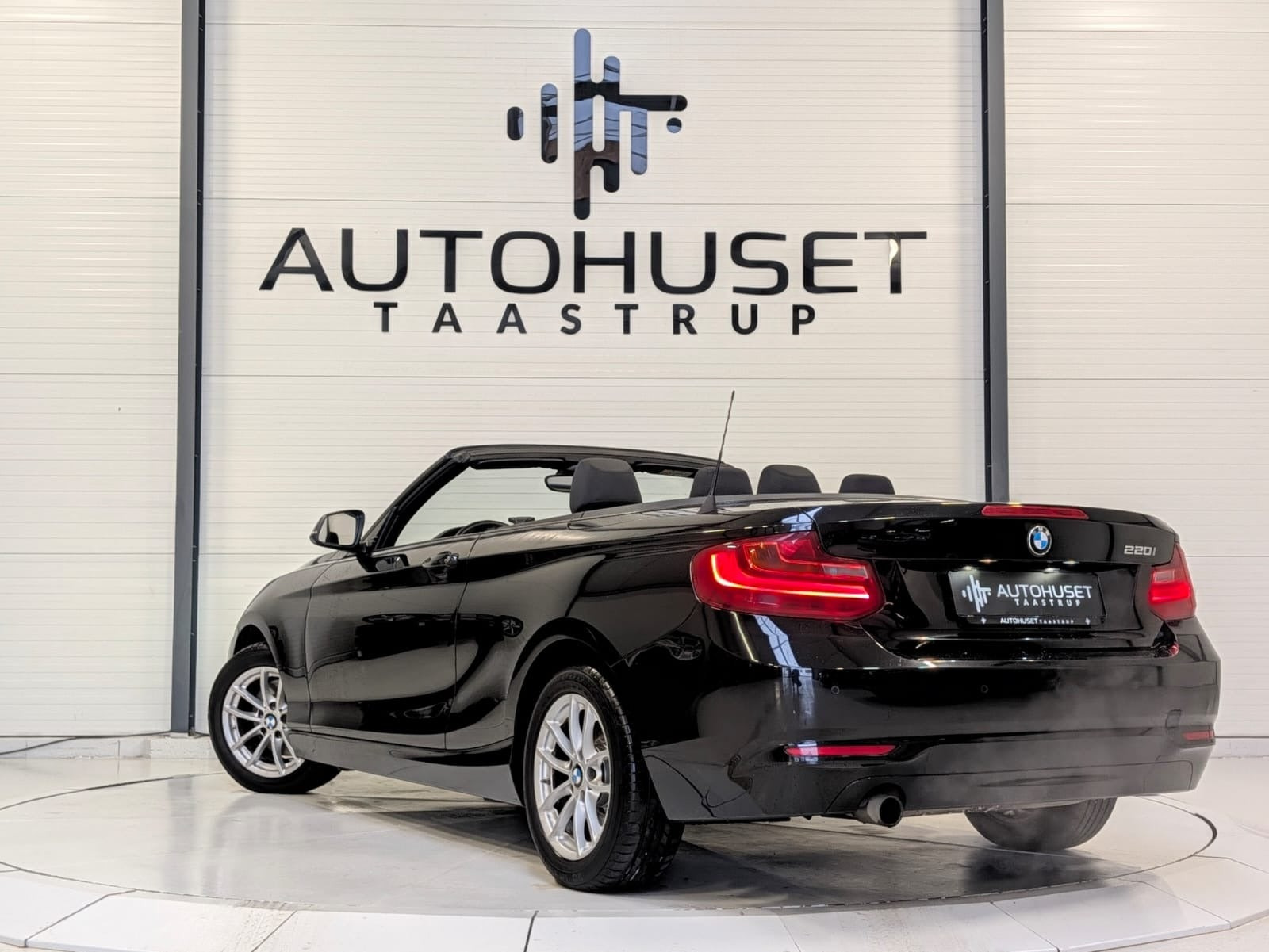 Sort BMW 220i fra 2016