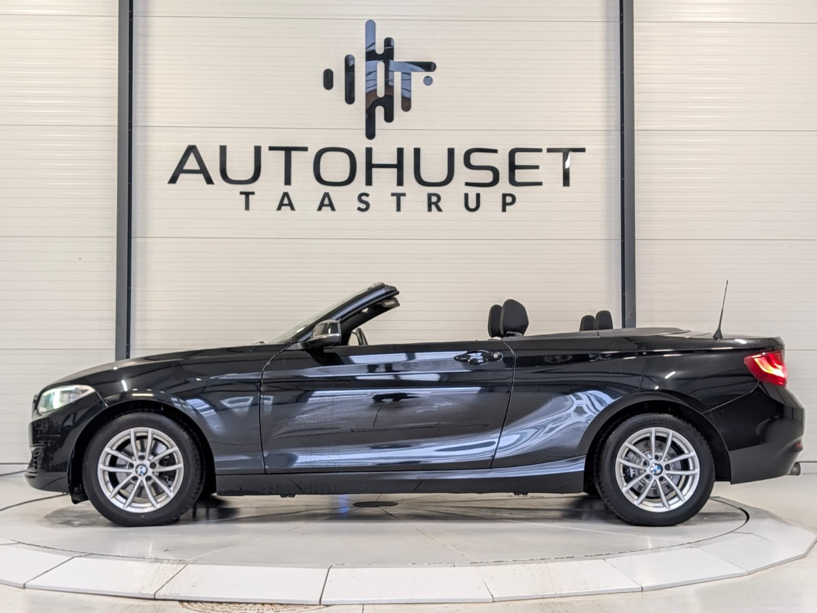 Sort BMW 220i fra 2016