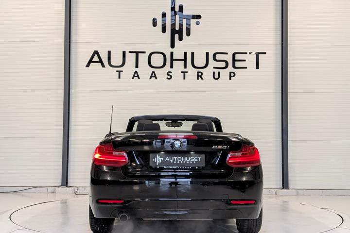 Sort BMW 220i fra 2016