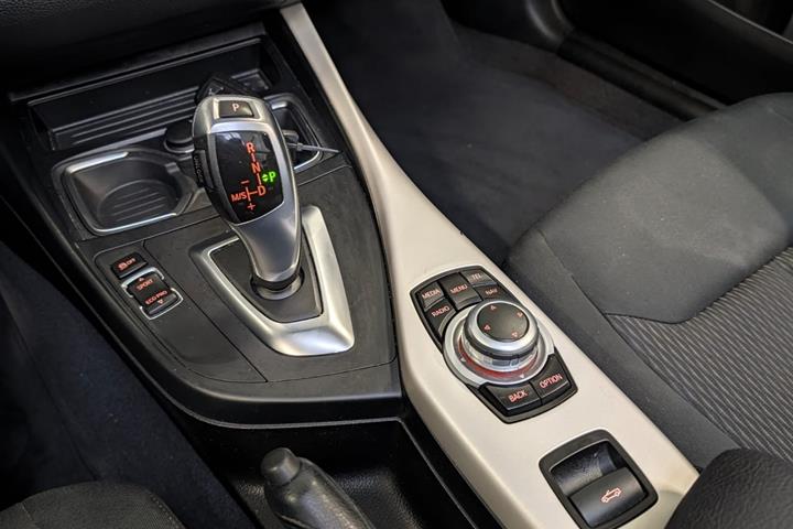 Sort BMW 220i fra 2016
