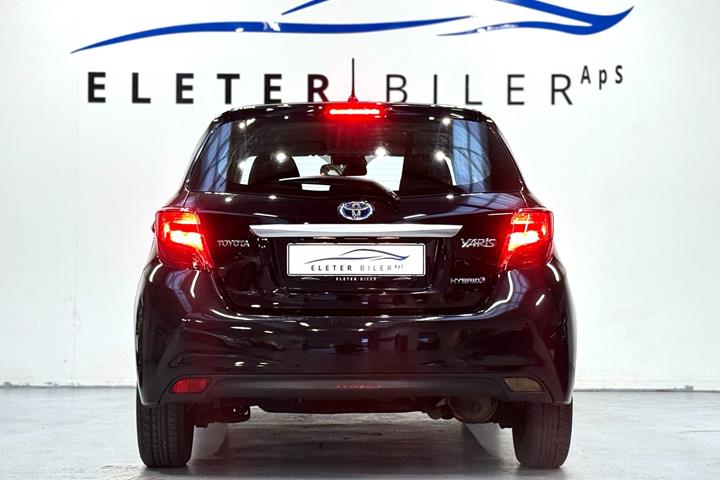 Sort Toyota Yaris fra 2015