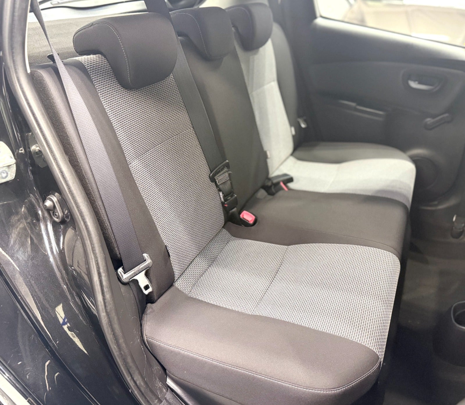 Sort Toyota Yaris fra 2015