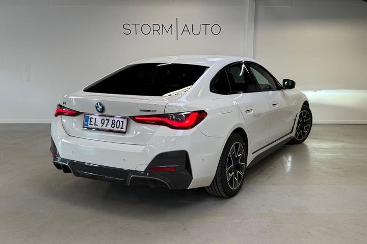 Hvid BMW i4 fra 2022