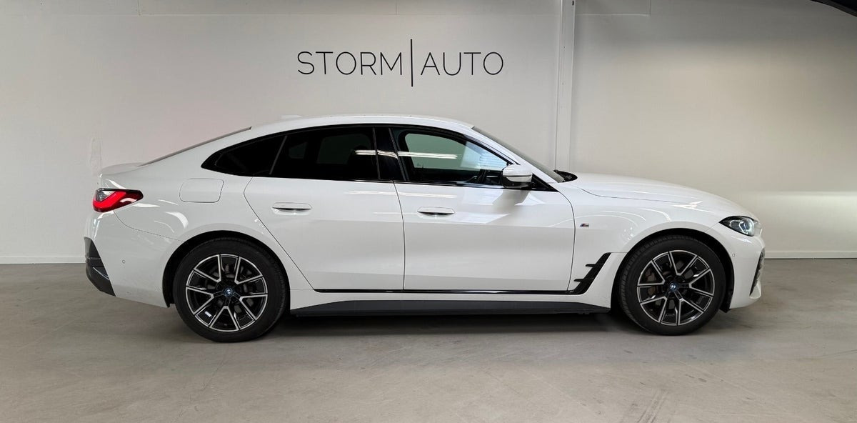 Hvid BMW i4 fra 2022