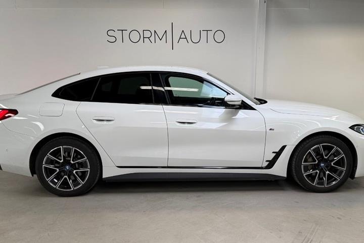 Hvid BMW i4 fra 2022