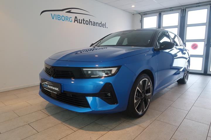 Blå Opel Astra-e fra 2024