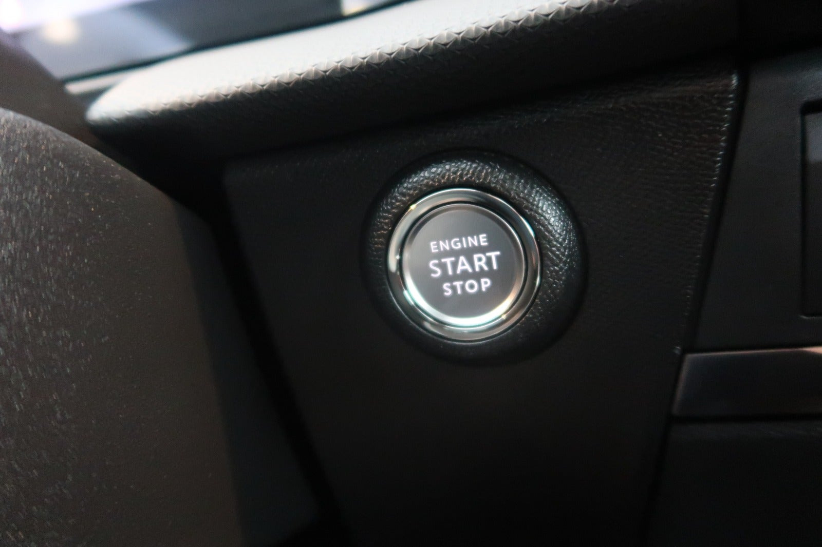 Blå Opel Astra-e fra 2024