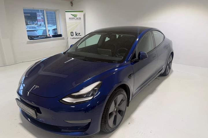 Blå Tesla Model 3 fra 2020