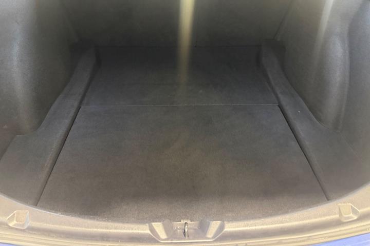 Blå Tesla Model 3 fra 2020