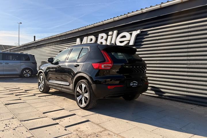 Sort Volvo XC40 fra 2023