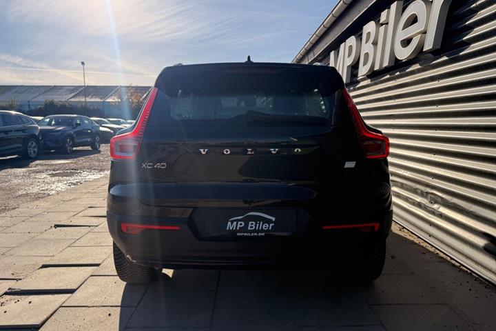Sort Volvo XC40 fra 2023