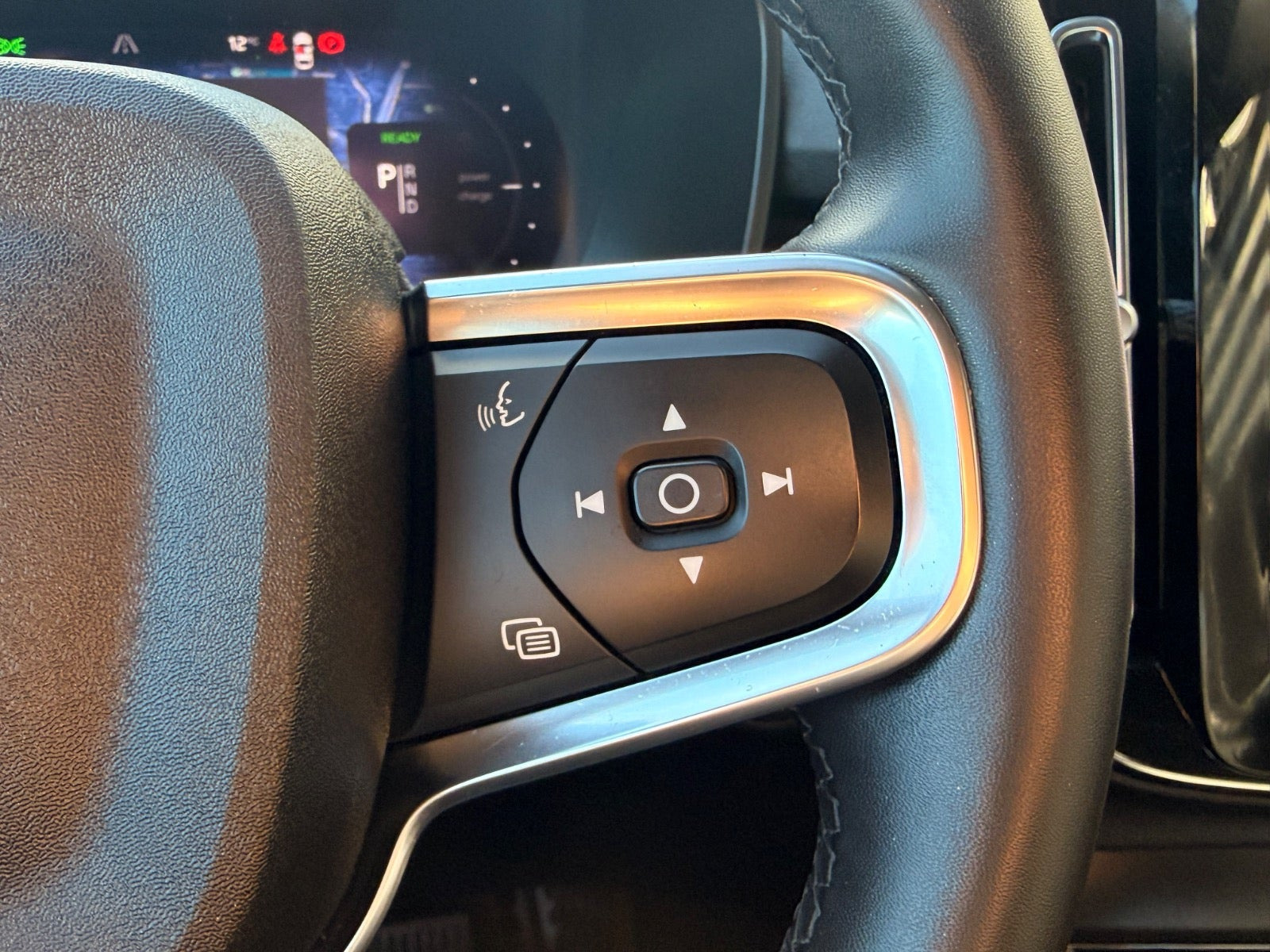 Sort Volvo XC40 fra 2023