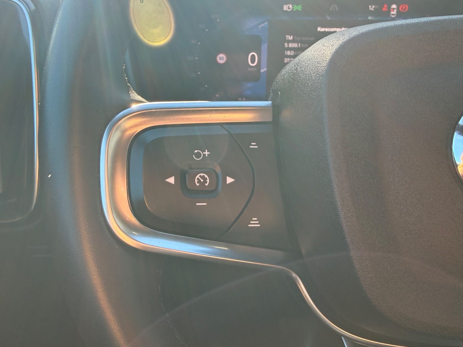 Sort Volvo XC40 fra 2023