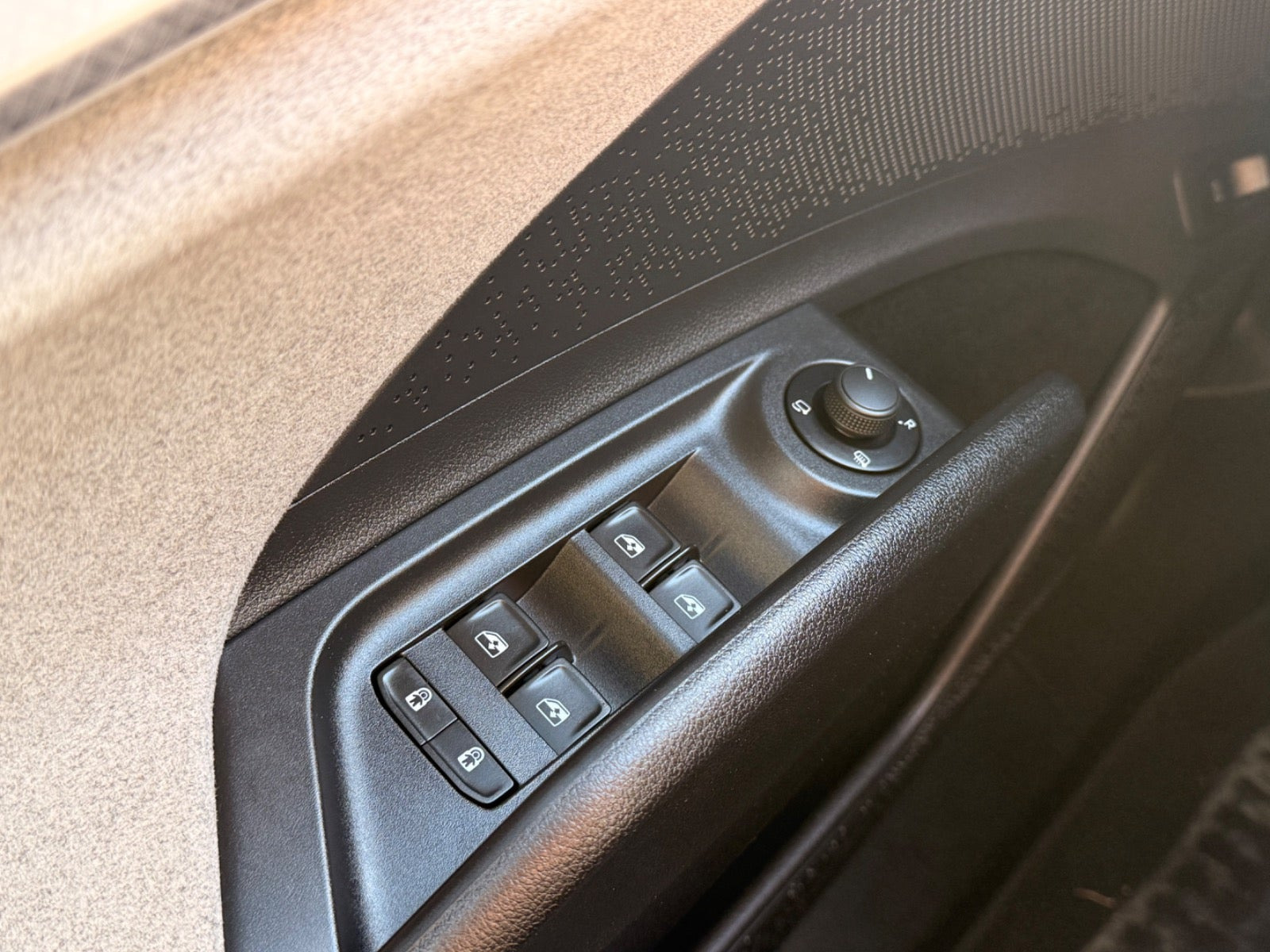 Sort Skoda Enyaq fra 2024