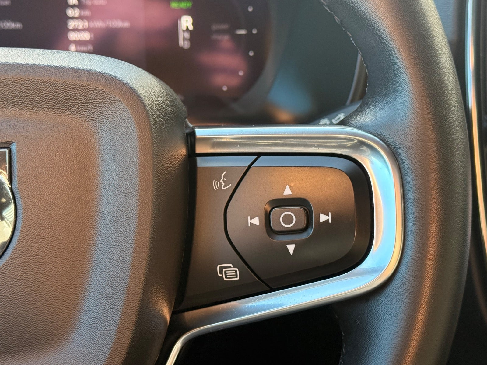 Blå Volvo C40 fra 2022