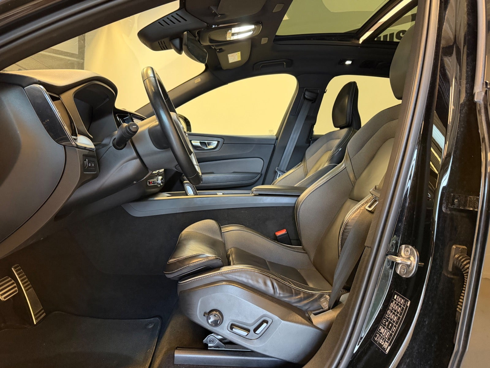 Sort Volvo XC60 fra 2022
