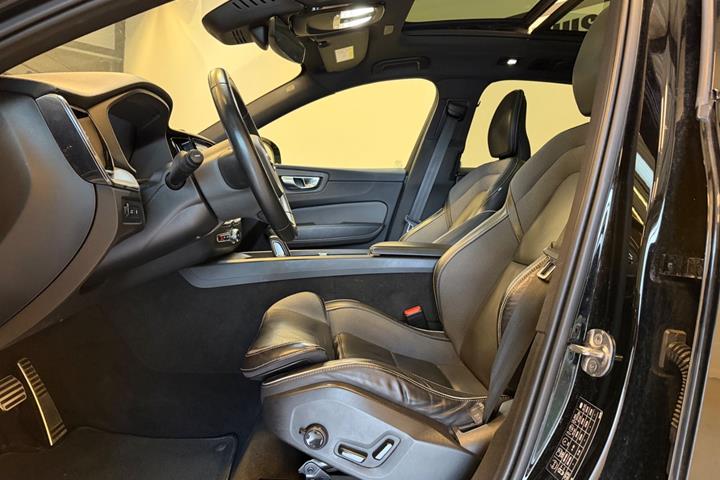 Sort Volvo XC60 fra 2022