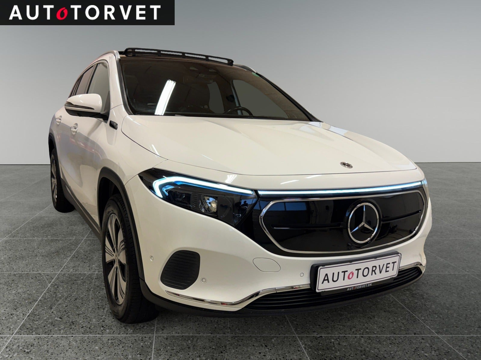 Hvid Mercedes EQA250 fra 2021
