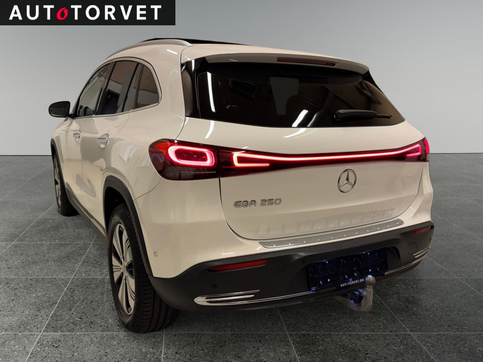 Hvid Mercedes EQA250 fra 2021