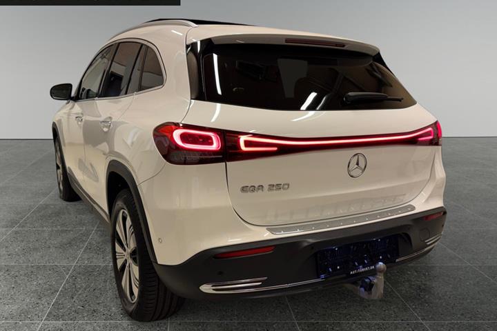 Hvid Mercedes EQA250 fra 2021
