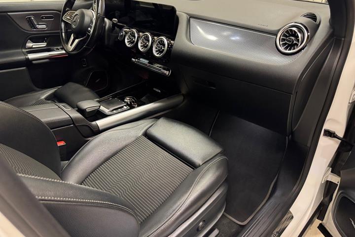 Hvid Mercedes EQA250 fra 2021