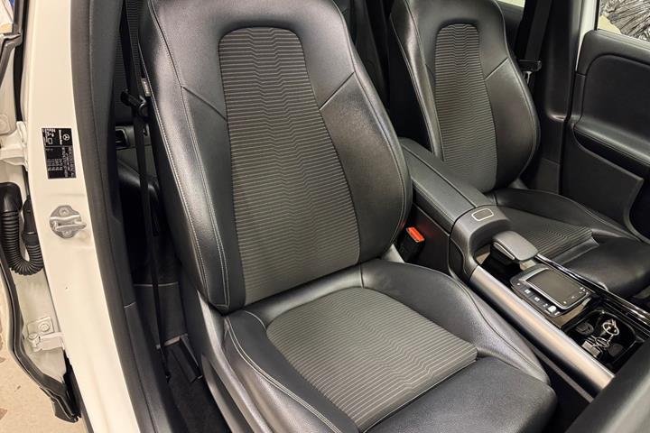 Hvid Mercedes EQA250 fra 2021