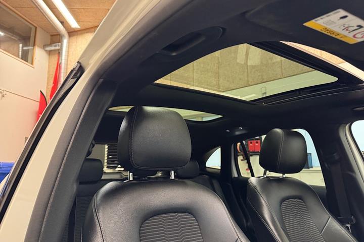 Hvid Mercedes EQA250 fra 2021